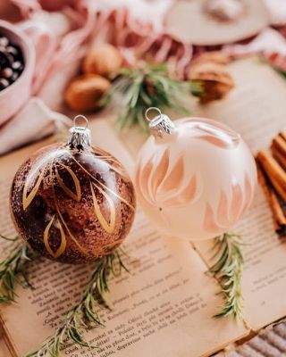 Když se řekne Vánoce, 🎄většina z nás si vybaví třpytivé zlaté, sněhově bílé nebo tradiční červené tóny. Letošní sváteční...