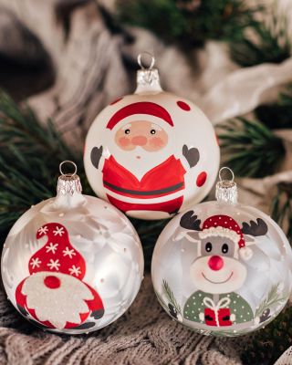 Bílá s červenou. Dvojice, která se nehádá. Nestárnoucí kombinace, která v českých domácnostech k Vánocům prostě patří....